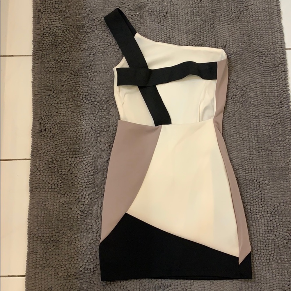 One should dress - Picture 2 of 2